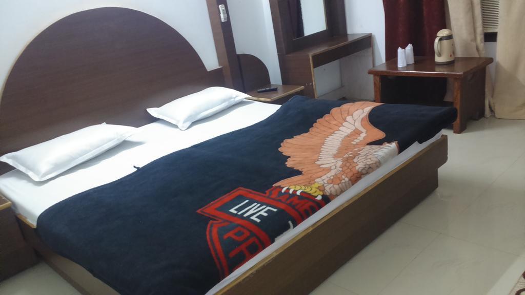 Hotel Katra Residency Extérieur photo