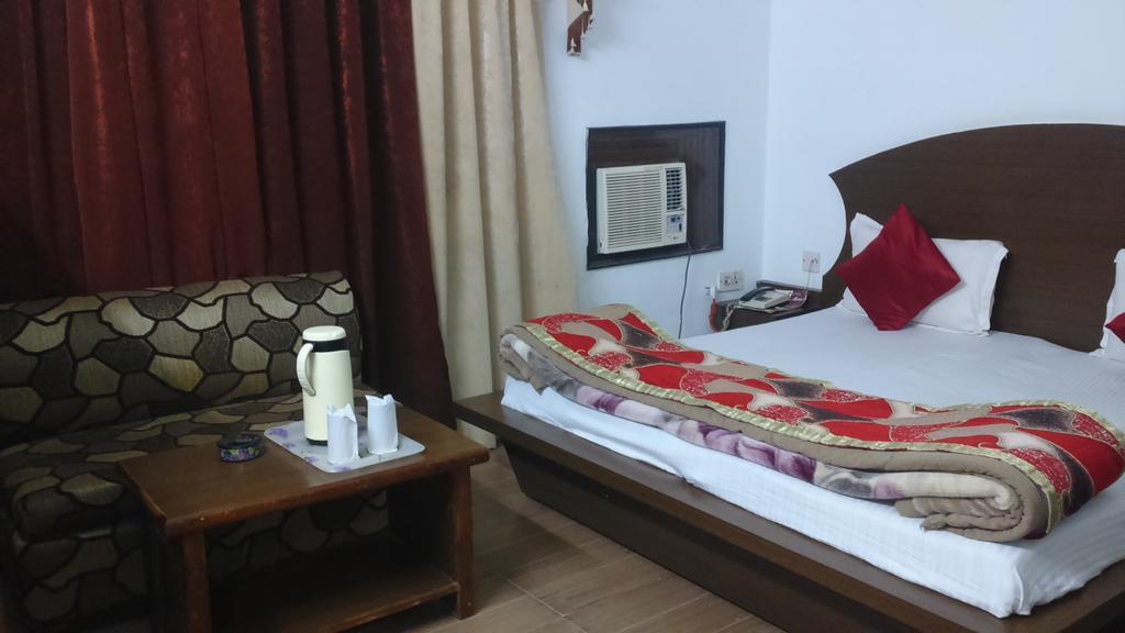 Hotel Katra Residency Extérieur photo
