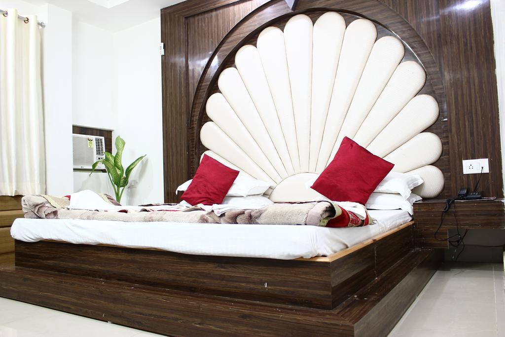 Hotel Katra Residency Extérieur photo