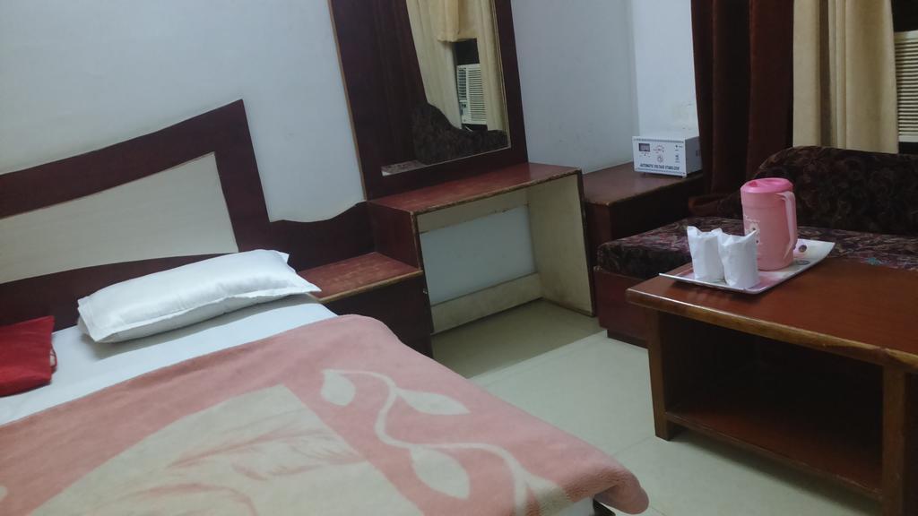 Hotel Katra Residency Extérieur photo