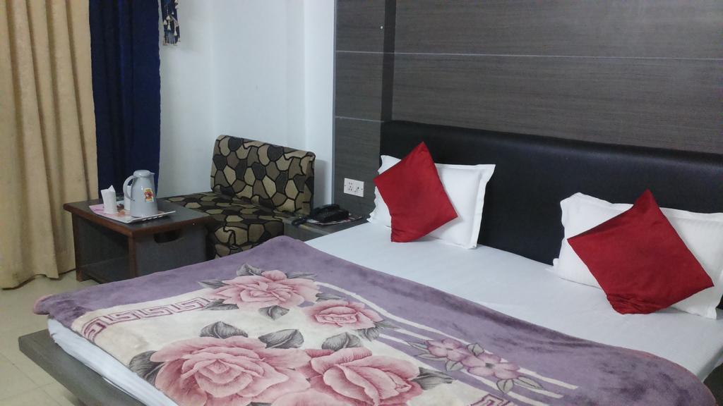 Hotel Katra Residency Extérieur photo
