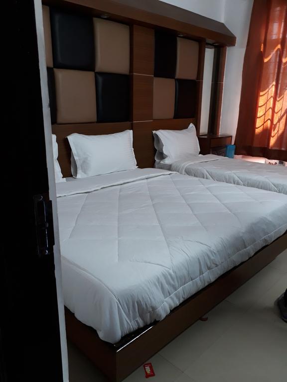 Hotel Katra Residency Extérieur photo