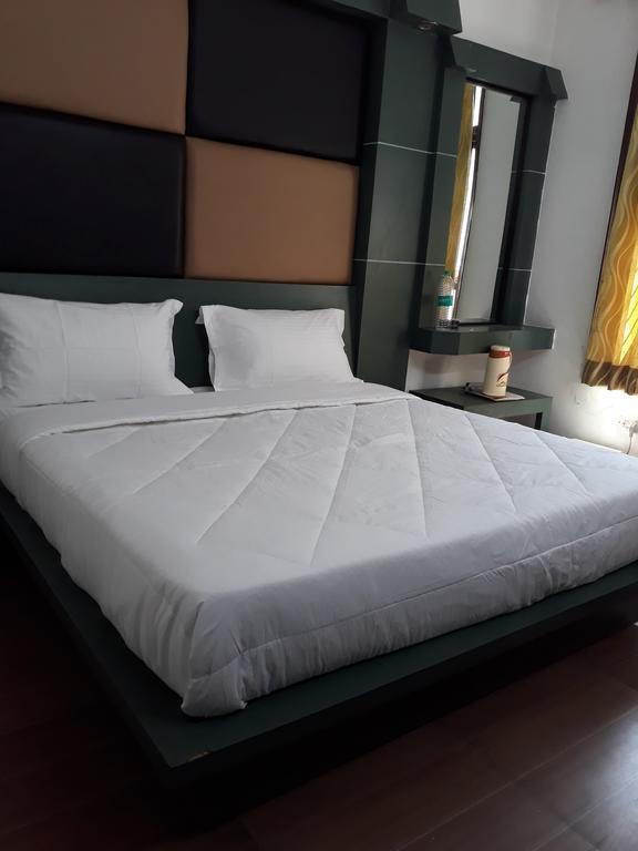 Hotel Katra Residency Extérieur photo