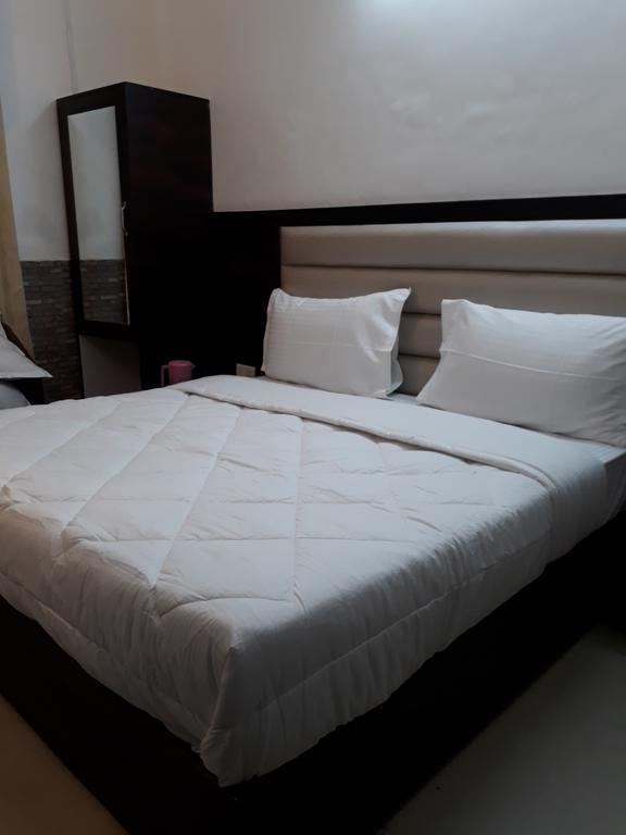 Hotel Katra Residency Extérieur photo
