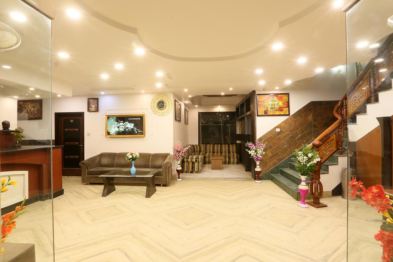 Hotel Katra Residency Extérieur photo