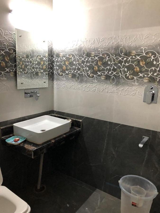 Hotel Katra Residency Extérieur photo