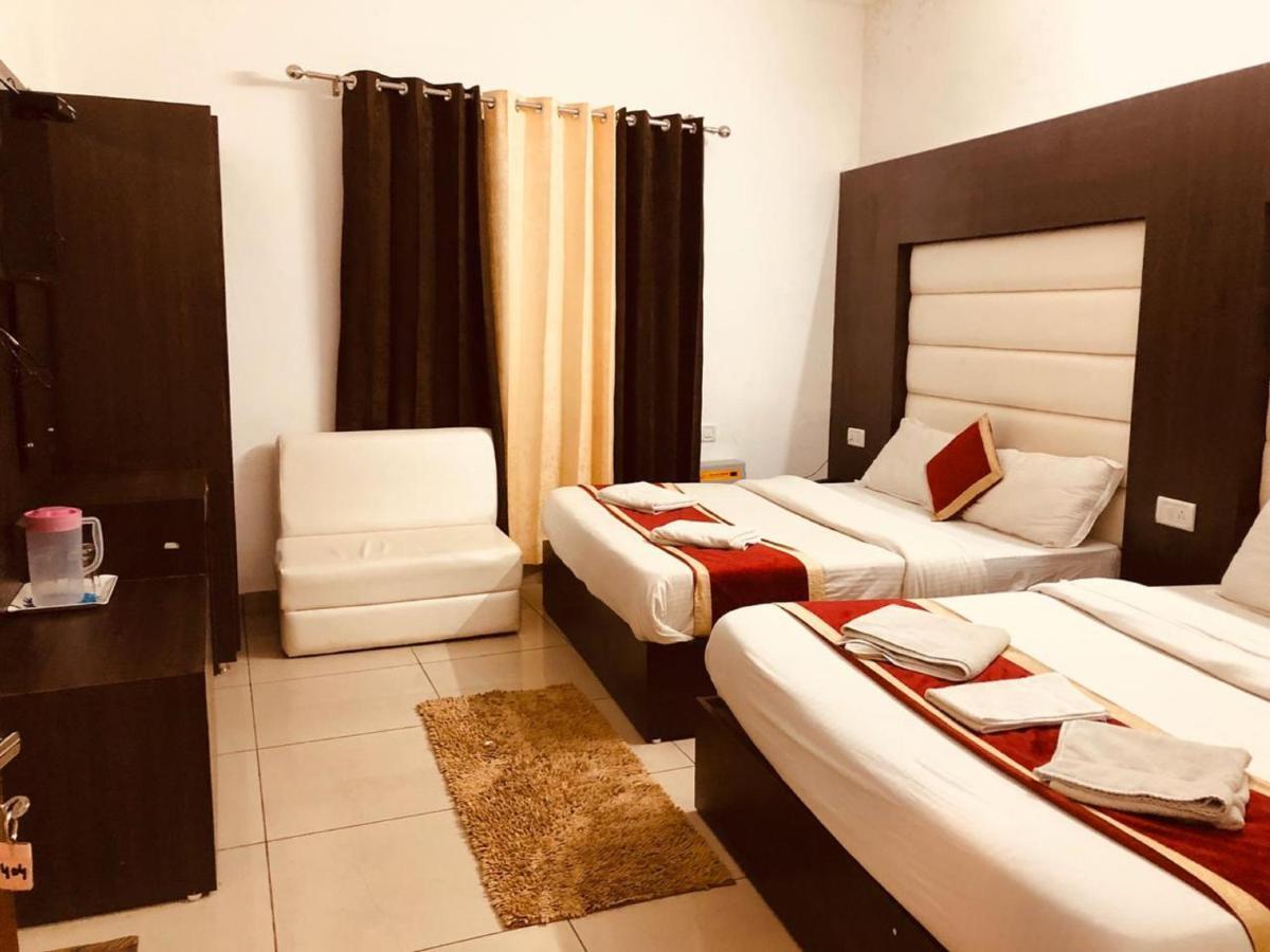 Hotel Katra Residency Extérieur photo
